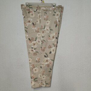 Gloria Vanderbilt Amanda Ladie's cropped pants in size 16/ 36" Waist